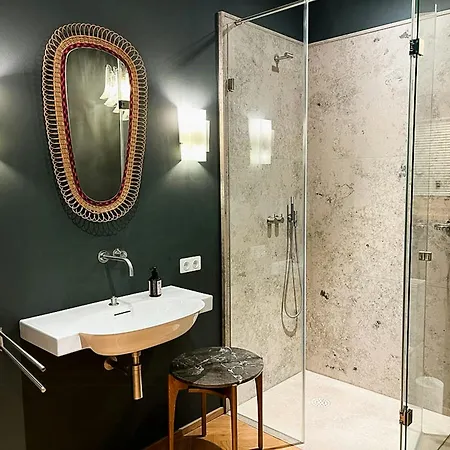 Semesterbostad Arkitektens Hus Med Vintageklassikere Ved Floden *