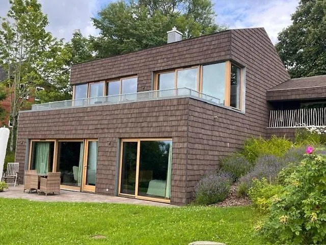Vakantiehuis Riverside Architect-designed Garden Suderstapel