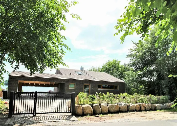Vakantiehuis Riverside Architect-designed Garden *